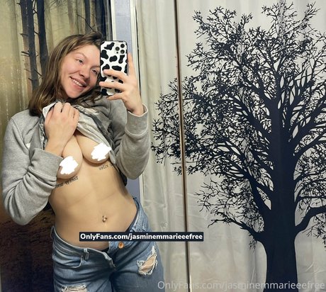 Naakte gelekte OnlyFans-foto van Jasminemmarieeefree