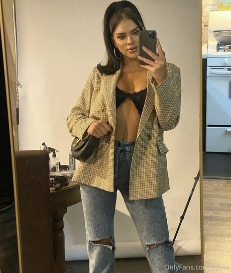 Naakte gelekte OnlyFans-foto van Kelsie