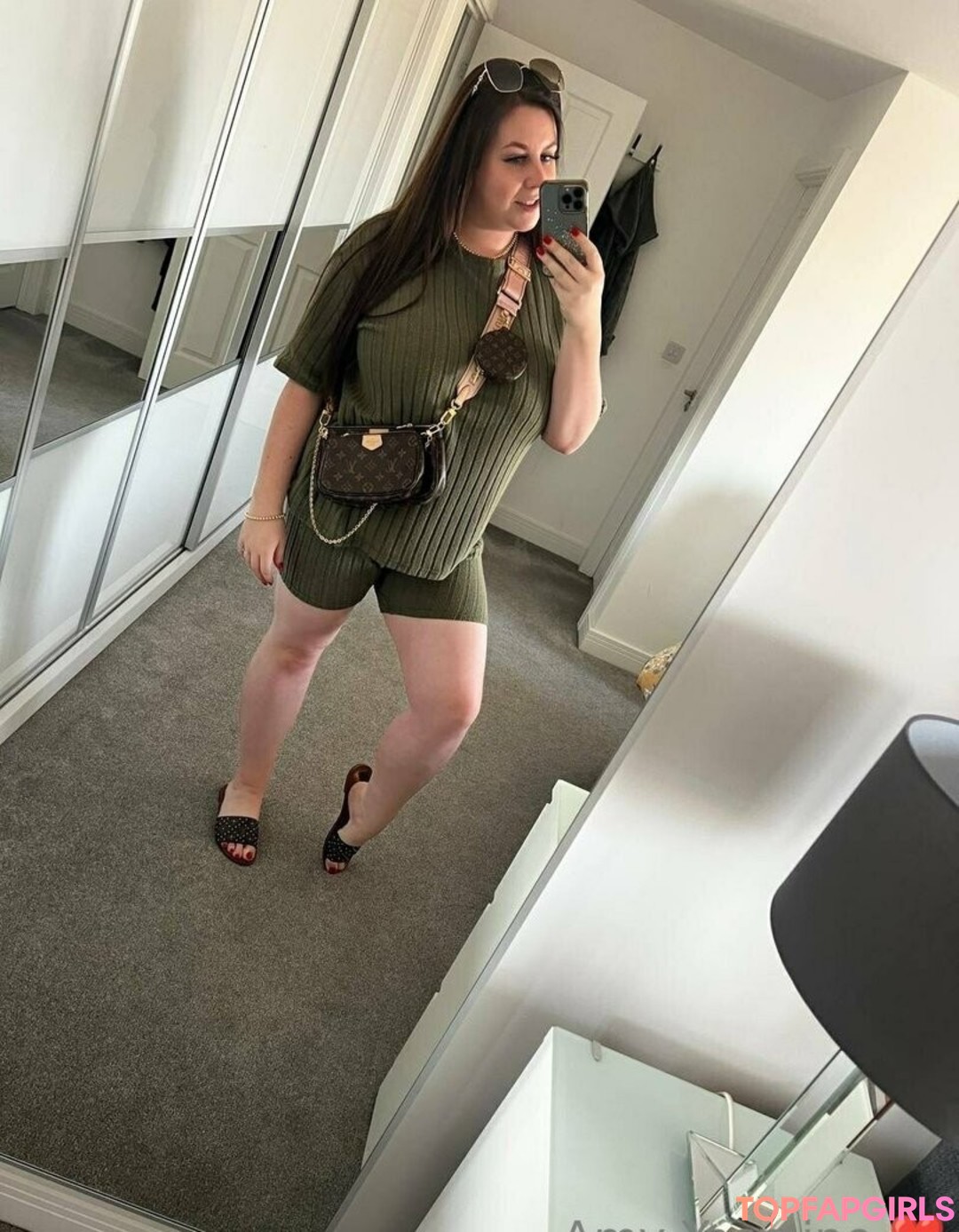 Naakte gelekte OnlyFans-foto van Amyyasmine #1207