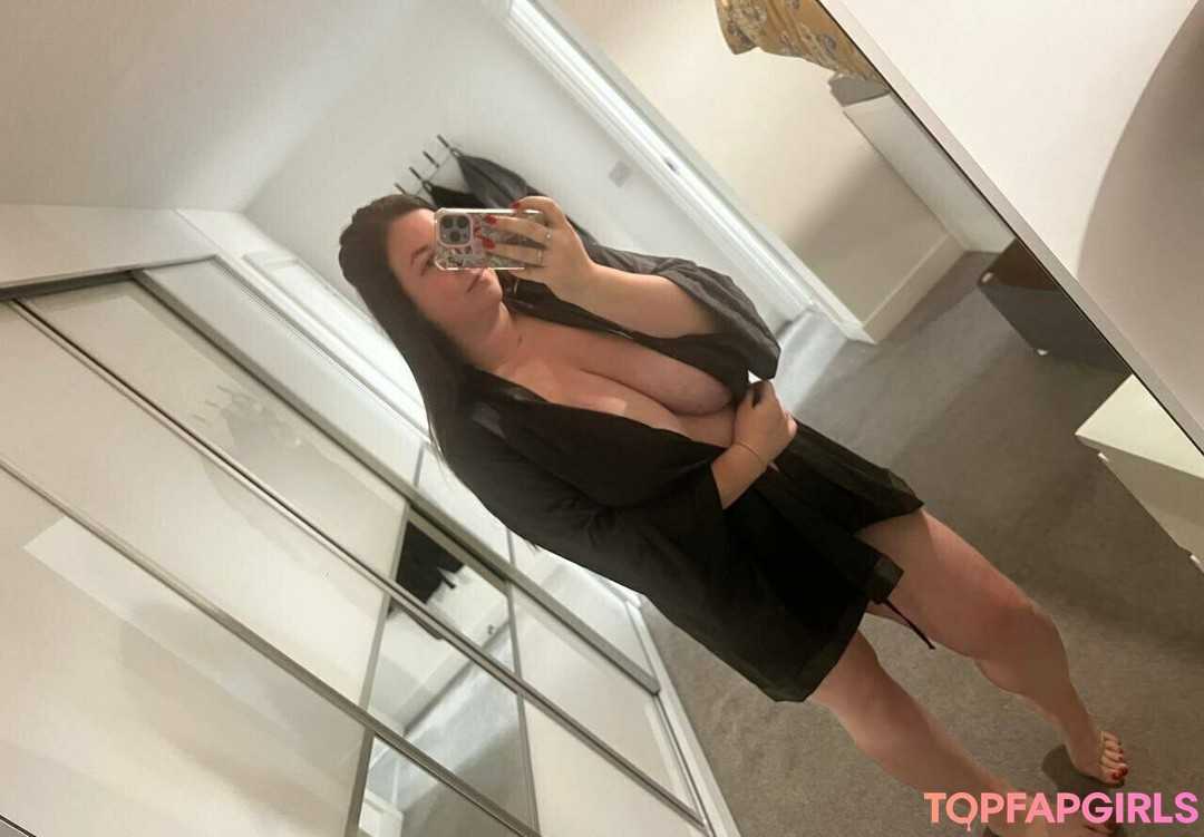 Naakte gelekte OnlyFans-foto van Amyyasmine #1211