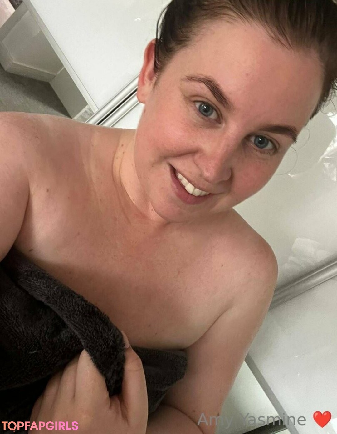 Naakte gelekte OnlyFans-foto van Amyyasmine #1308