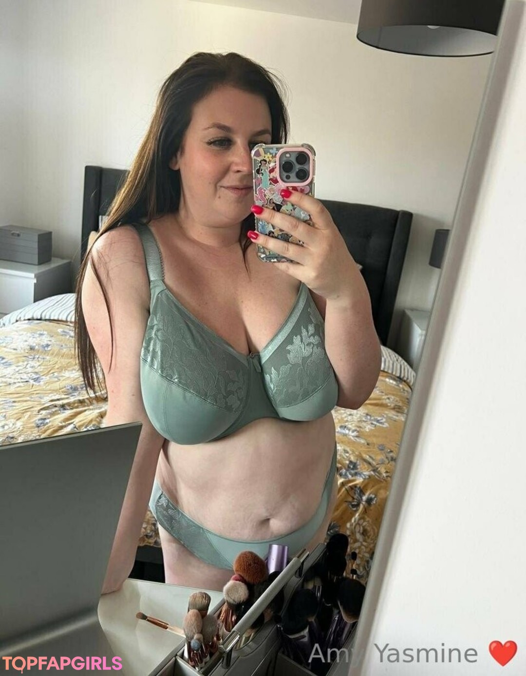 Naakte gelekte OnlyFans-foto van Amyyasmine #1393