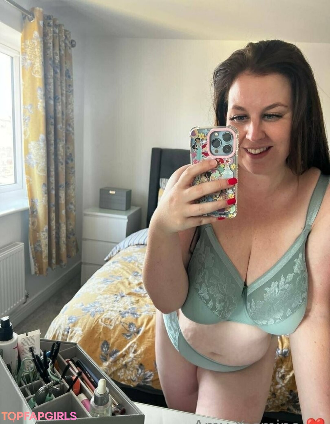 Naakte gelekte OnlyFans-foto van Amyyasmine #1396