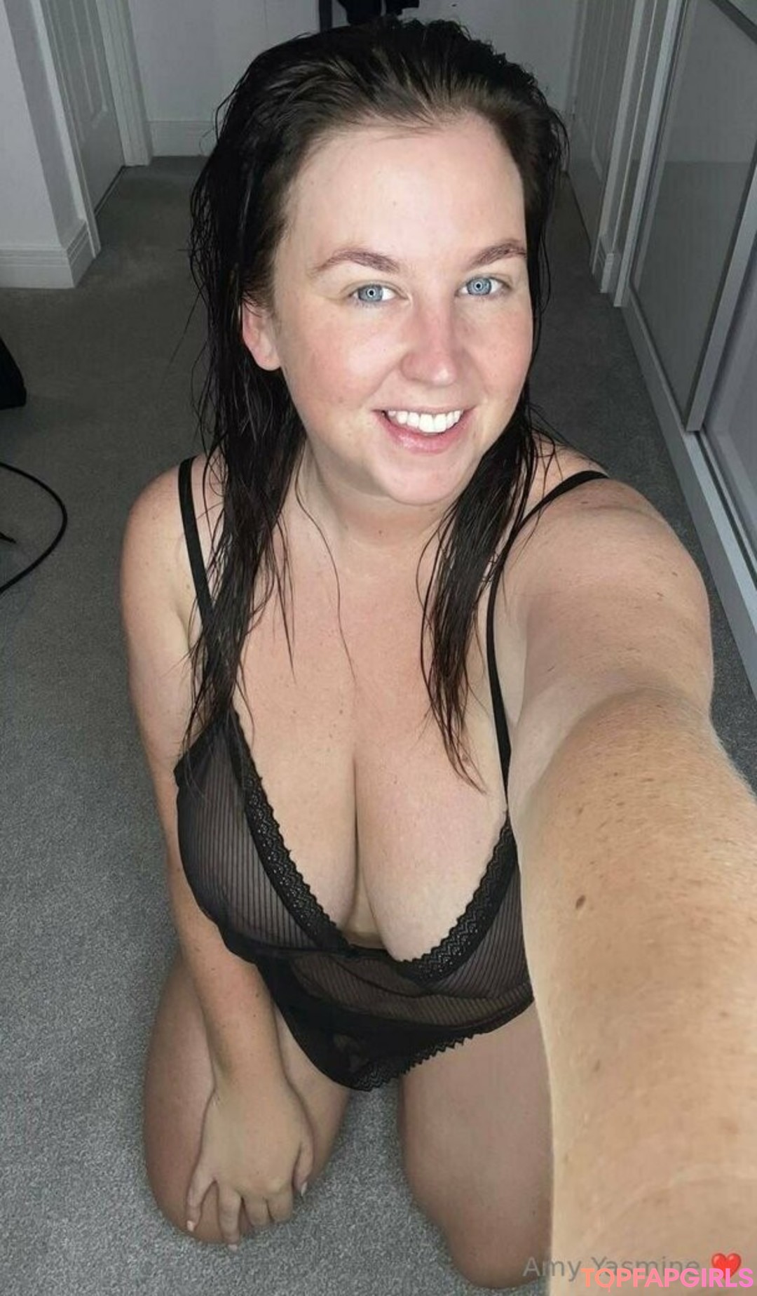 Naakte gelekte OnlyFans-foto van Amyyasmine #1491