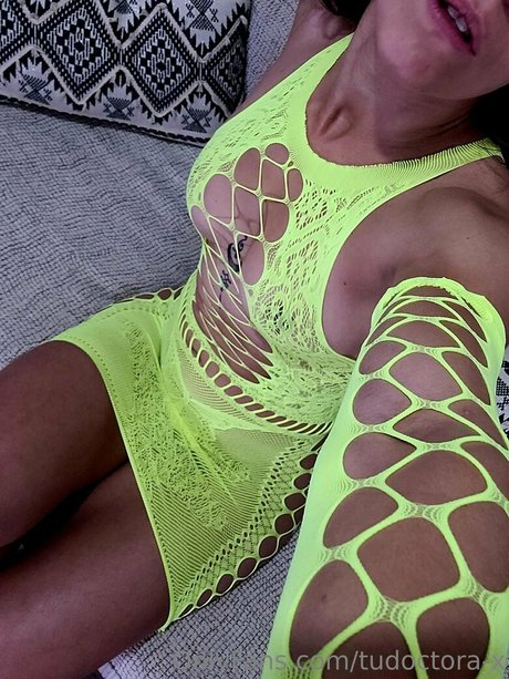 Naakte gelekte OnlyFans-foto van Mbootylicious