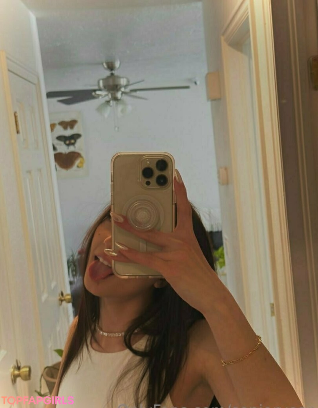 Naakte gelekte OnlyFans-foto van Senioryear #1003