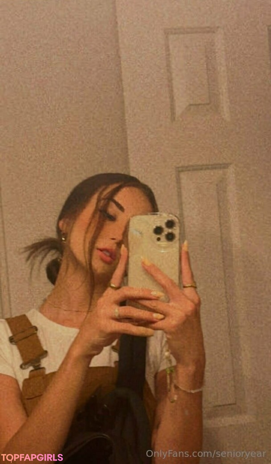 Naakte gelekte OnlyFans-foto van Senioryear #1082