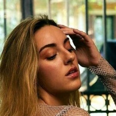 Naakte gelekte OnlyFans-foto van Lyzabeeth