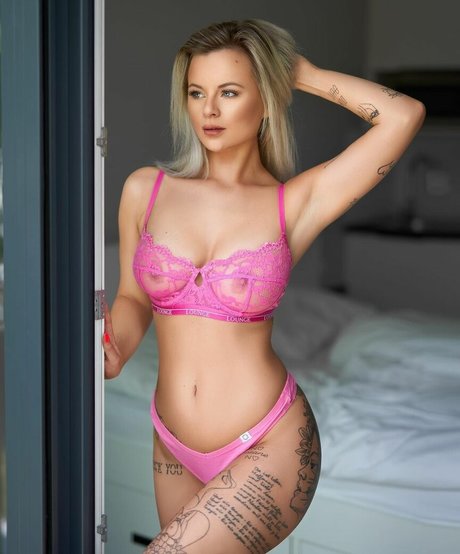 Naakte gelekte OnlyFans-foto van Shorty Holly