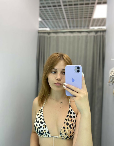 Naakte gelekte OnlyFans-foto van Anacuteness