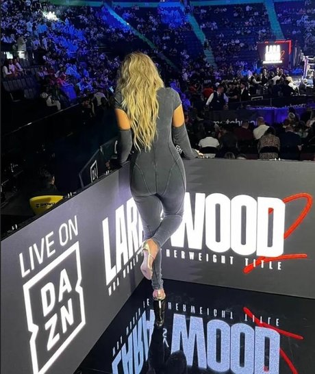 Naakte gelekte OnlyFans-foto van Laura Woods