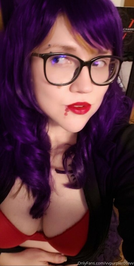 Naakte gelekte OnlyFans-foto van Vvpurplerosevv