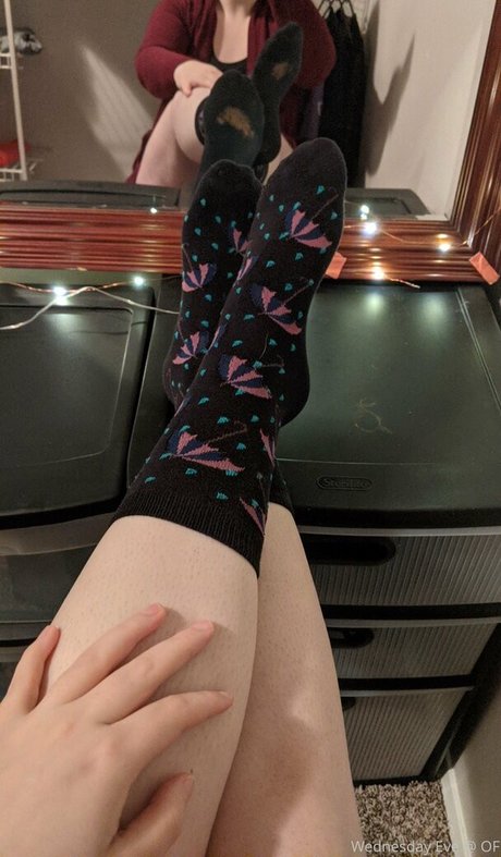 Naakte gelekte OnlyFans-foto van Wednesdayeve