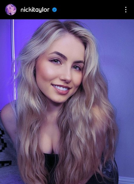 Naakte gelekte OnlyFans-foto van Nicki Taylor