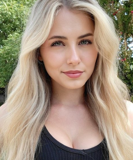 Naakte gelekte OnlyFans-foto van Nicki Taylor