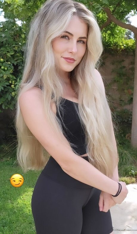 Naakte gelekte OnlyFans-foto van Nicki Taylor