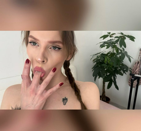 Naakte gelekte OnlyFans-foto van Badkitta