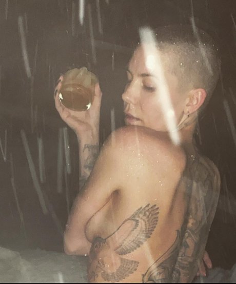 Naakte gelekte OnlyFans-foto van Skylar Grey