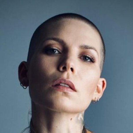 Naakte gelekte OnlyFans-foto van Skylar Grey