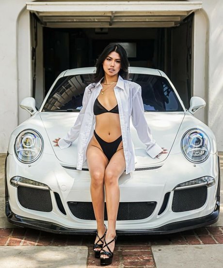 Naakte gelekte OnlyFans-foto van Alyanna Joelle