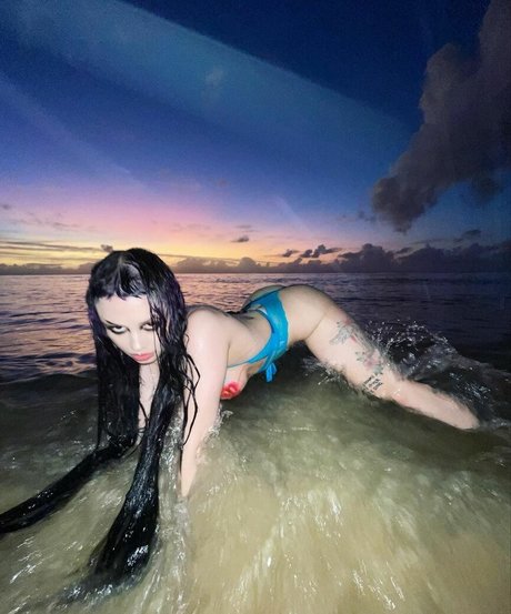 Naakte gelekte OnlyFans-foto van Zheani Sparkes
