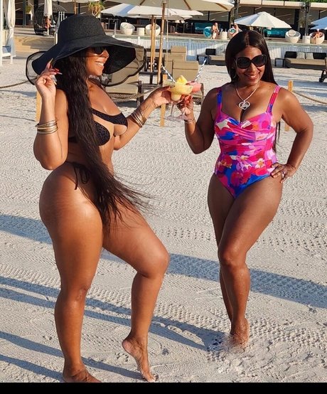 Naakte gelekte OnlyFans-foto van Ashanti