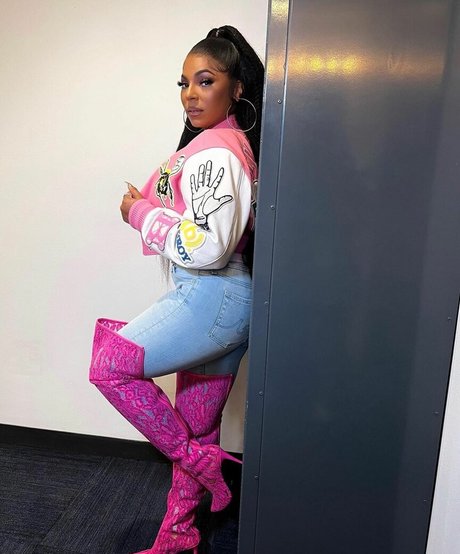 Naakte gelekte OnlyFans-foto van Ashanti