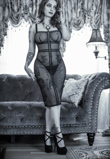 Naakte gelekte OnlyFans-foto van Genevieve Riker