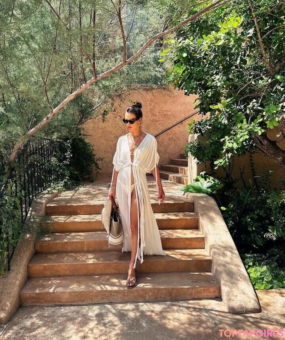 Naakte gelekte OnlyFans-foto van Alessandra Ambrosio #1055