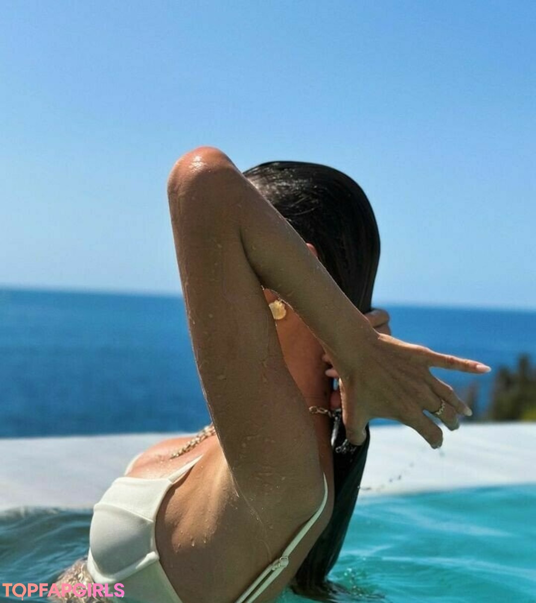 Naakte gelekte OnlyFans-foto van Alessandra Ambrosio #1059