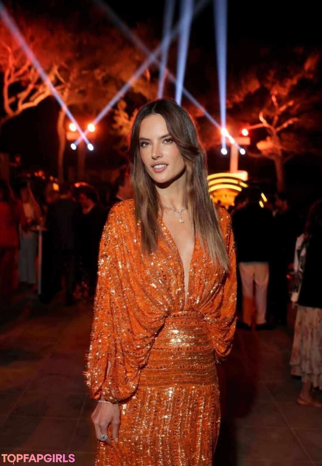 Naakte gelekte OnlyFans-foto van Alessandra Ambrosio #1084