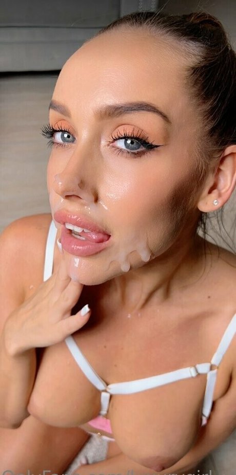 Naakte gelekte OnlyFans-foto van Luxurygirlxxx