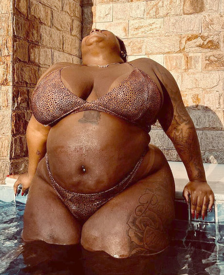 Naakte gelekte OnlyFans-foto van Jojo Todynho