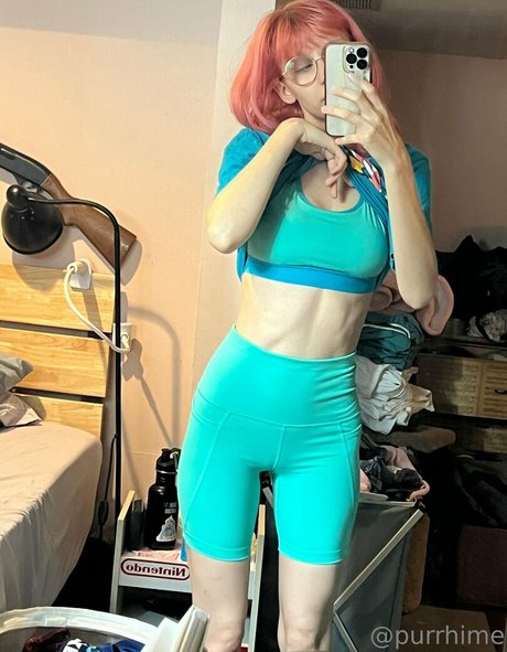 Naakte gelekte OnlyFans-foto van Purrhime