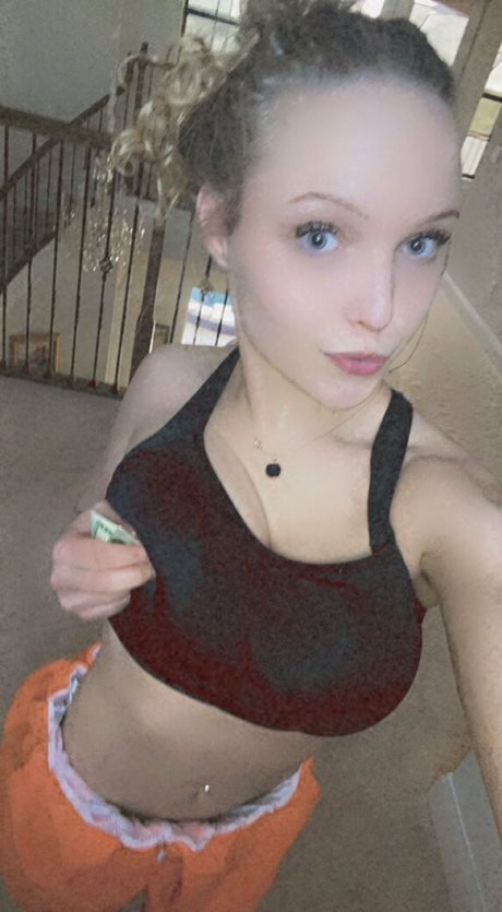 Naakte gelekte OnlyFans-foto van Evieerikson