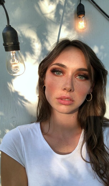 Naakte gelekte OnlyFans-foto van Sydneylouisewilliams