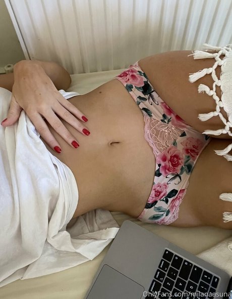 Naakte gelekte OnlyFans-foto van Milanaasuna