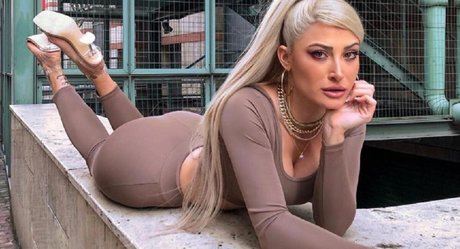 Naakte gelekte OnlyFans-foto van Jtouni