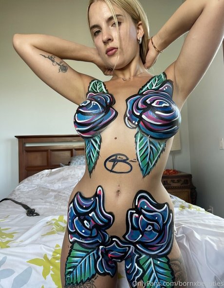 Naakte gelekte OnlyFans-foto van Bornbeauties
