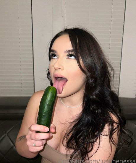Naakte gelekte OnlyFans-foto van Justine2juicy
