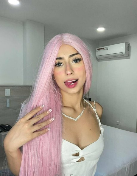 Naakte gelekte OnlyFans-foto van Sophiemiler