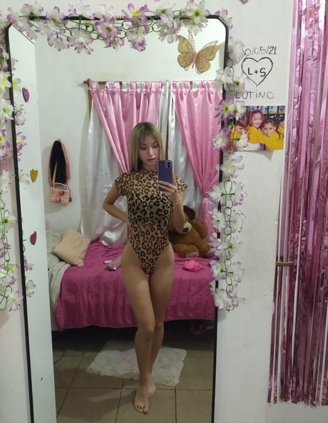 Naakte gelekte OnlyFans-foto van Kayciebrowning