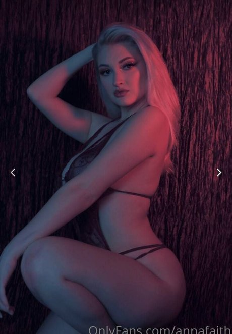 Naakte gelekte OnlyFans-foto van Anna Faith