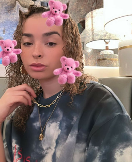 Naakte gelekte OnlyFans-foto van Ella Eyre