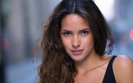 Naakte gelekte OnlyFans-foto van Adria Arjona