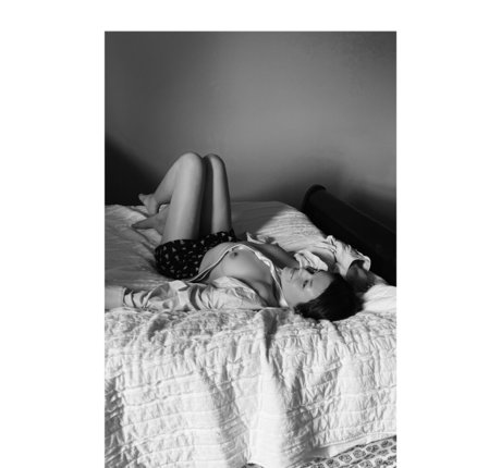 Naakte gelekte OnlyFans-foto van Girl On Cinema