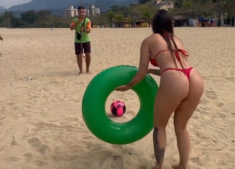 Naakte gelekte OnlyFans-foto van Mc Julieta