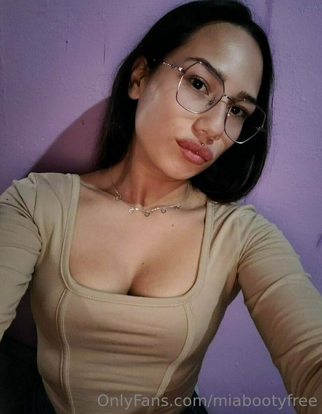 Miabootyfree
