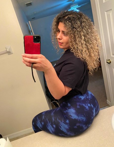 Naakte gelekte OnlyFans-foto van Justyeliz