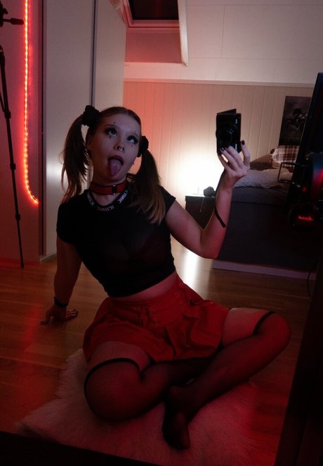 Naakte gelekte OnlyFans-foto van Sniffyou